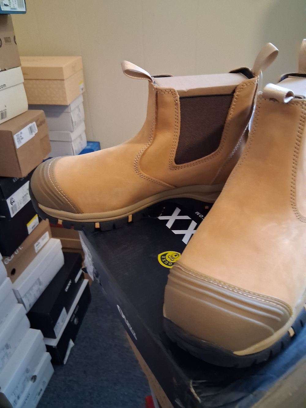 OUXX Steel Toe Tan Chukka Work Boots with Dark Elastic Panels Men's US Size 7.5